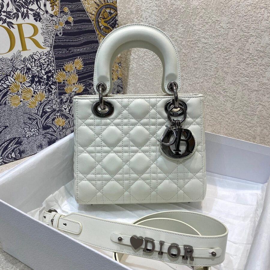Designer handbag white – front view